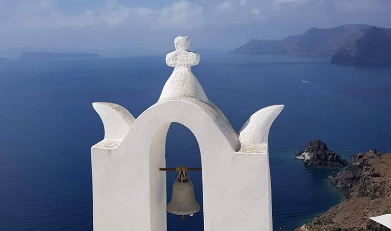 Tailor made tours with Nobilitiy tours at Santorini