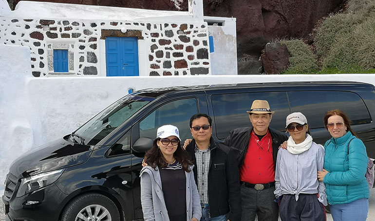 Tailor made tours with Nobilitiy tours at Santorini